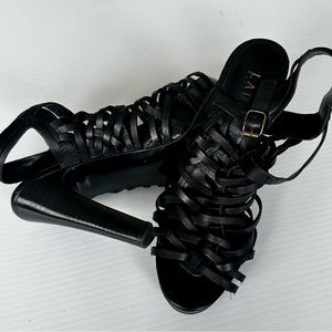 Between funky and classy